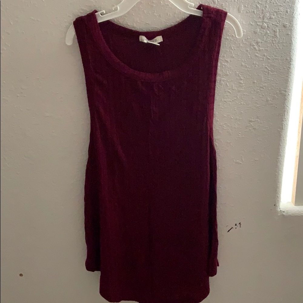 Short, loose tank top
